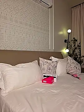 Lexiluv1 online show from December 20, 11:12 pm