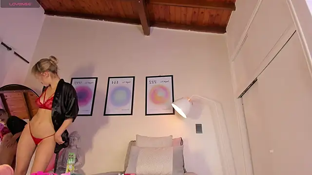 AriaMuse online show from January 7, 8:00 pm