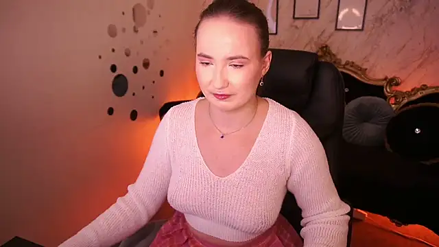 Snapshot of SofieBloom chatting on June 19, 7:28 pm SofieBloom online show from June 19, 7:28 pm