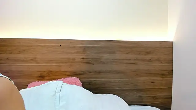 thamiina  online show from April 16, 11:33 am