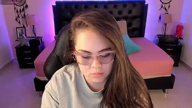 LolaVillalobos online show from June 4, 3:18 pm