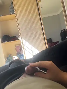 Snapshot of Mbidee chatting on February 20, 9:00 am Mbidee online show from February 20, 9:00 am