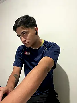 Tavinho067 online show from December 14, 11:31 pm