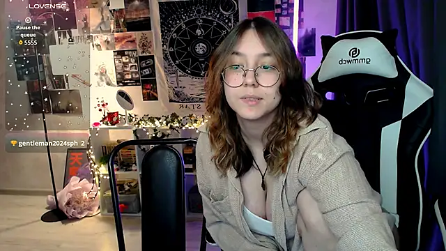 ameliameadd online show from September 21, 8:05 am