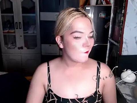 Snapshot of blonditax1111 chatting on July 18, 10:41 am blonditax1111 online show from July 18, 10:41 am