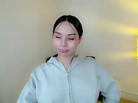 holly tabby online show from May 24, 7:52 pm