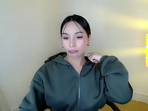 holly tabby online show from June 26, 6:01 pm