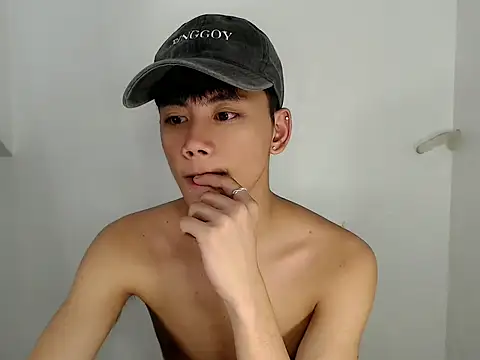 ynotyu online show from February 2, 10:30 pm