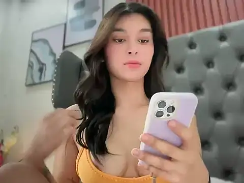 Snapshot of asiansmilexx chatting on April 22, 11:50 pm asiansmilexx online show from April 22, 11:50 pm