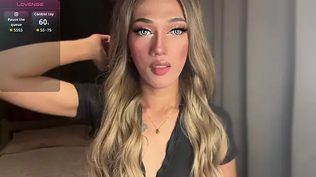 Snapshot of Lust-sluttymira chatting on October 15, 10:15 am Lust-sluttymira online show from October 15, 10:15 am