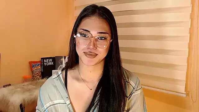 Snapshot of magnificent_kitana chatting on January 13, 10:15 pm magnificent kitana online show from January 13, 10:15 pm