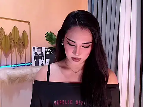 Snapshot of magnificent_kitana chatting on February 9, 10:47 pm magnificent kitana online show from February 9, 10:47 pm