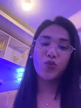 Snapshot of magnificent_kitana chatting on April 3, 8:18 pm magnificent kitana online show from April 3, 8:18 pm