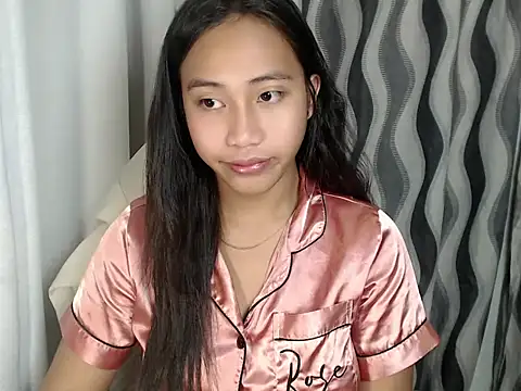 Snapshot of sweetiie_caren chatting on June 19, 1:43 am sweetiie caren online show from June 19, 1:43 am