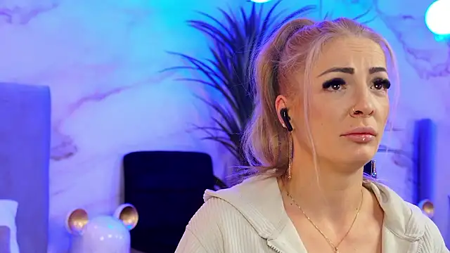 Izabellle02 online show from March 7, 5:04 am