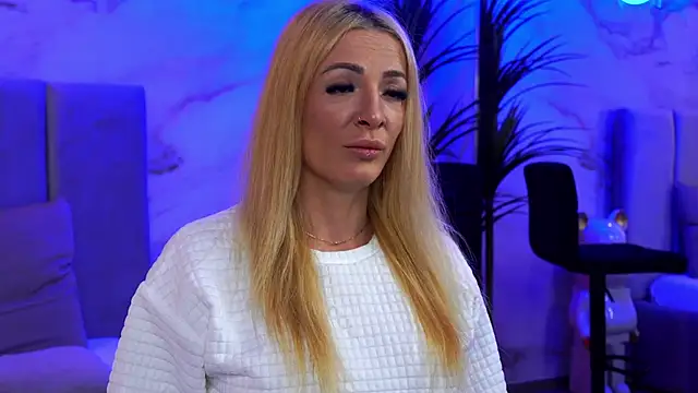 Izabellle02 online show from April 2, 3:48 am