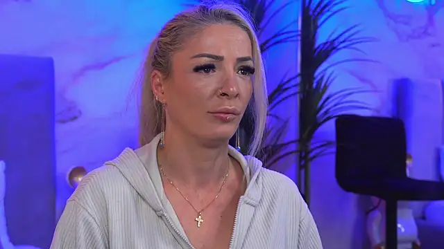 Izabellle02 online show from April 11, 3:33 am