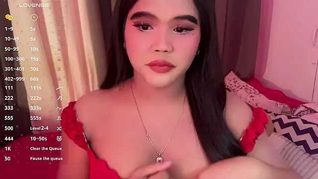 Snapshot of ursweet_sofia chatting on June 22, 5:59 am ursweet sofia online show from June 22, 5:59 am