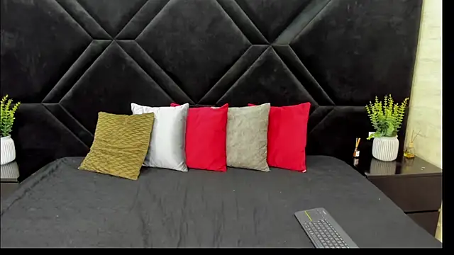 Dantzel  online show from April 6, 7:04 pm