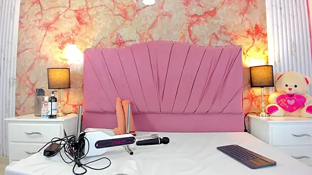 Wonderkloe  online show from March 29, 2:55 am