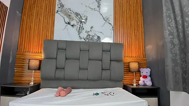 Wonderkloe  online show from April 8, 2:44 am