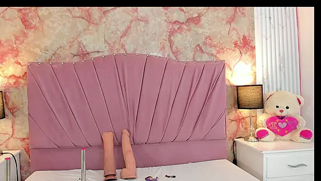 Wonderkloe  online show from April 9, 2:55 am