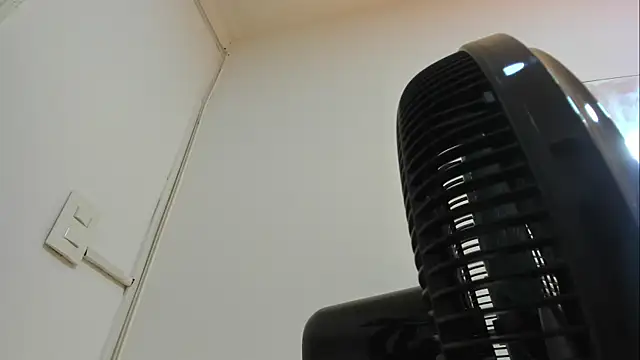 Wonderkloe  online show from April 27, 2:20 am