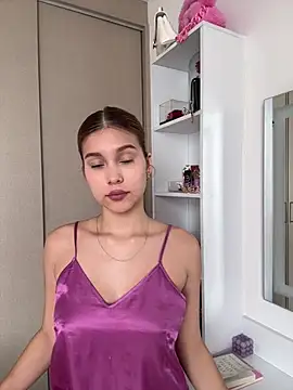 Nikii   online show from March 27, 3:45 pm