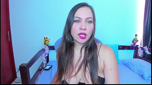 Snapshot of Luna-Gomez chatting on April 22, 3:24 pm Luna-Gomez online show from April 22, 3:24 pm