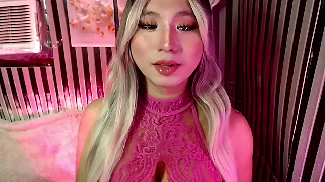 UrhotlucyTS online show from July 3, 7:37 am