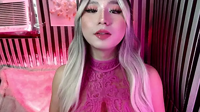UrhotlucyTS online show from July 6, 6:10 am