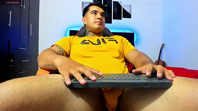 thiago  cp01 online show from May 9, 3:45 am