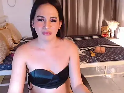 MaliaWang06 online show from September 17, 12:01 am