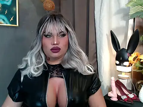 KitSmithCumerr online show from August 5, 6:00 pm
