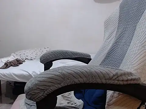 Snapshot of Mistress_Bigcockts chatting on June 18, 9:19 pm Mistress Bigcockts online show from June 18, 9:19 pm