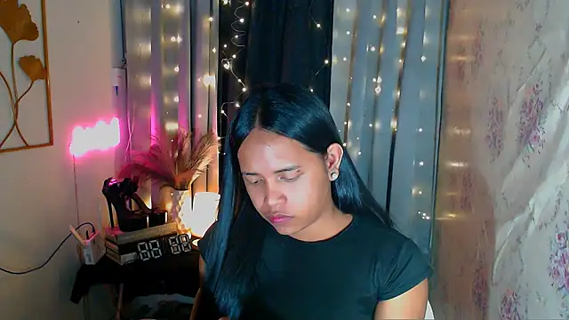 Lorainnelustts online show from February 19, 2:02 pm