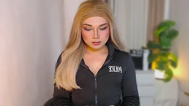 Snapshot of Samantha_Millerxxx chatting on March 14, 6:30 am Samantha Millerxxx online show from March 14, 6:30 am