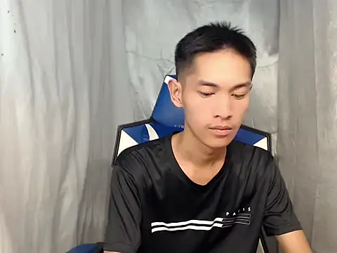 riks tyler online show from April 13, 10:32 am