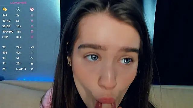 lovelyalivia online show from February 5, 9:36 am