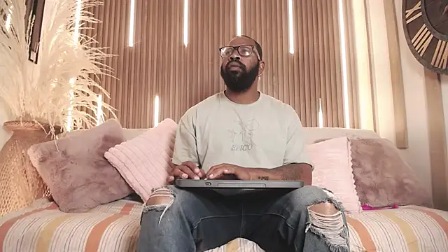 Snapshot of King_Malik chatting on September 26, 12:53 pm King Malik online show from September 26, 12:53 pm