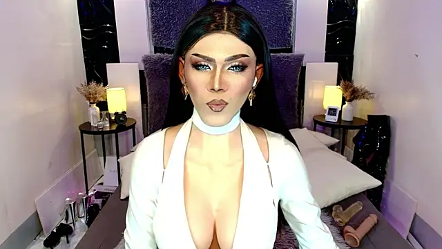 Snapshot of TatianaWil chatting on February 28, 8:15 am TatianaWil online show from February 28, 8:15 am