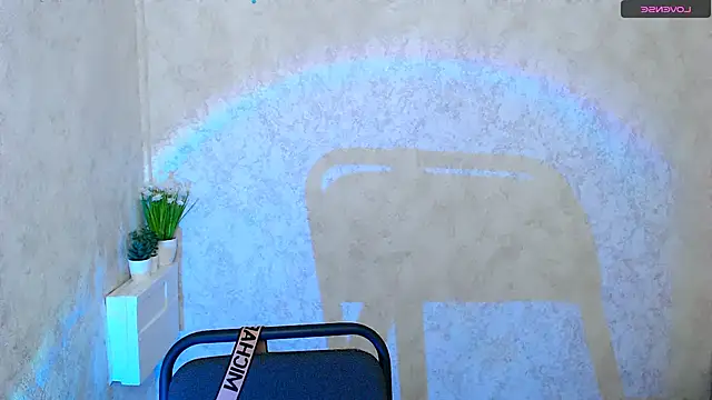 AmandaDimond  online show from March 28, 1:00 pm