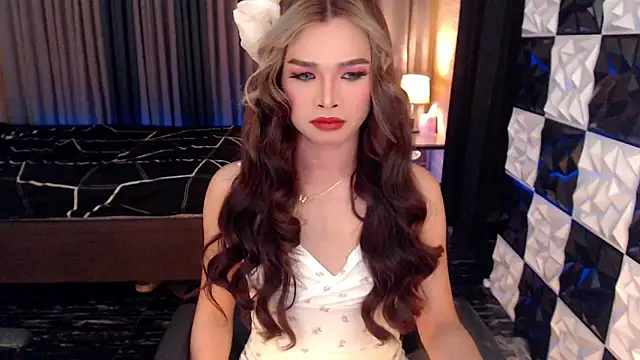 BigCockMaxineTS online show from November 29, 8:01 pm