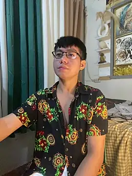 xshyboyx online show from June 25, 2:10 pm