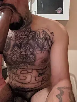 Cnutt310 online show from April 8, 11:16 pm