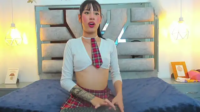 RoxanneCrush  online show from November 28, 9:06 pm