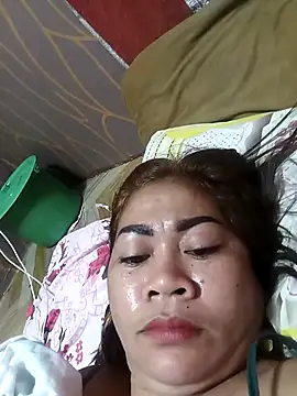 Snapshot of sexybitch_02 chatting on February 12, 12:44 pm sexybitch 02 online show from February 12, 12:44 pm