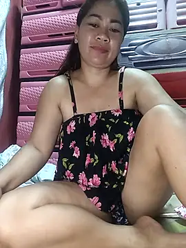 Snapshot of sexybitch_02 chatting on February 15, 8:16 pm sexybitch 02 online show from February 15, 8:16 pm