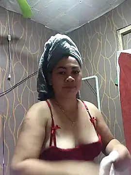 Snapshot of sexybitch_02 chatting on February 19, 9:16 am sexybitch 02 online show from February 19, 9:16 am