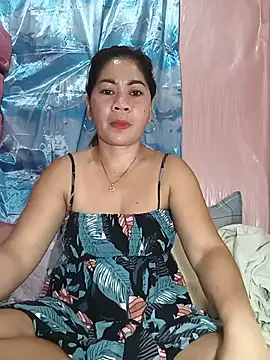 Snapshot of sexybitch_02 chatting on June 25, 7:18 pm sexybitch 02 online show from June 25, 7:18 pm